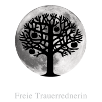 Logo: Schwarze Silhouette eines Apfelbaums vor strahlendem Vollmond